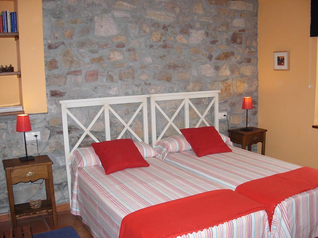 La Llosa Rodre Guimarán Room photo